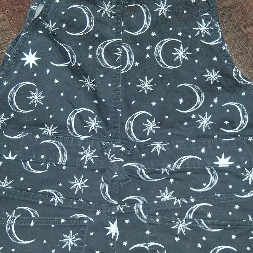 Hot Topic Denim Black Moon & Star Short Overalls - Picture 7 of 7